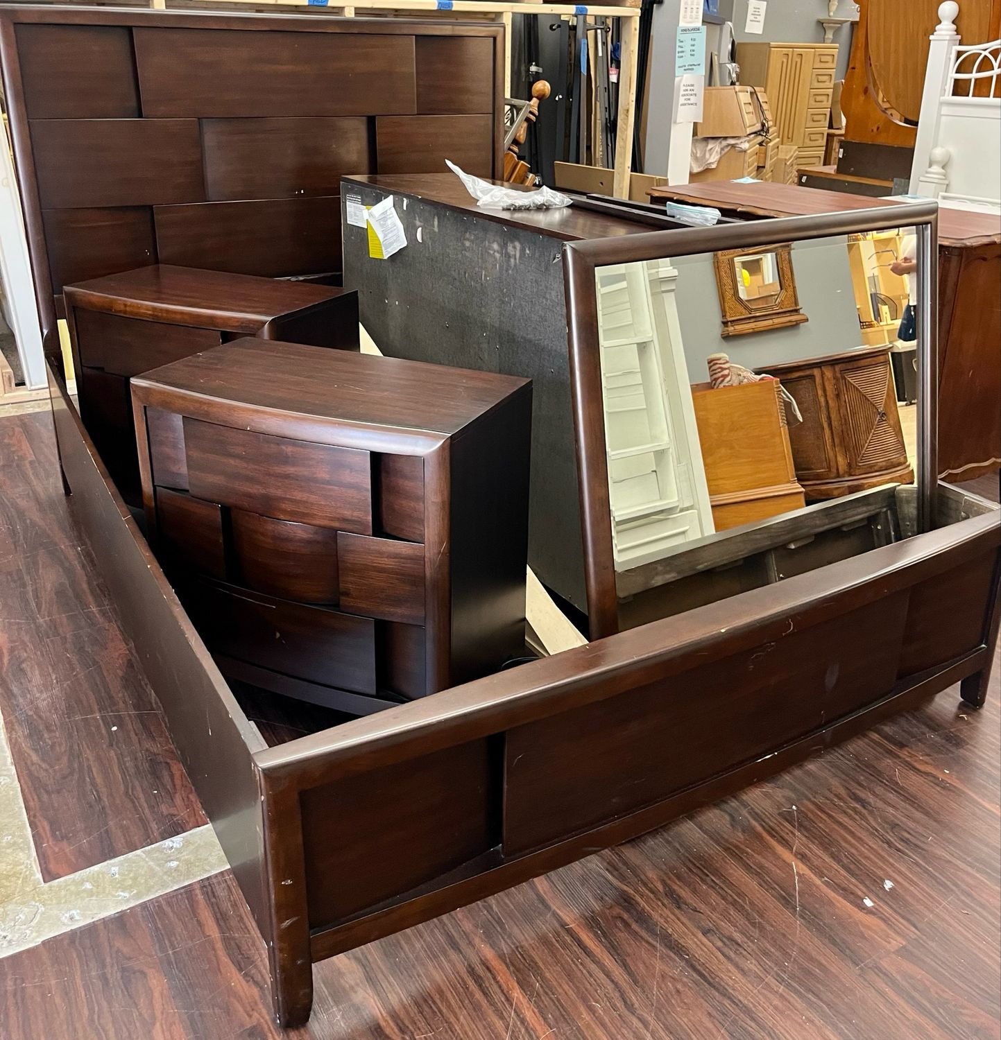 5 PC Contemporary, Walnut Finish BR Set