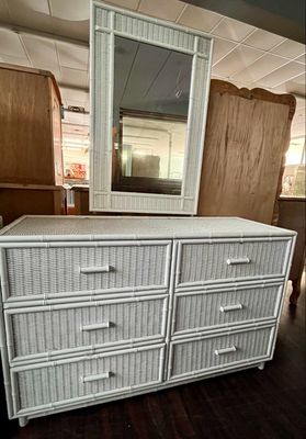 5 PC White Wicker & Rattan Queen BR Set 5 PC White Wicker & Rattan Queen BR Set