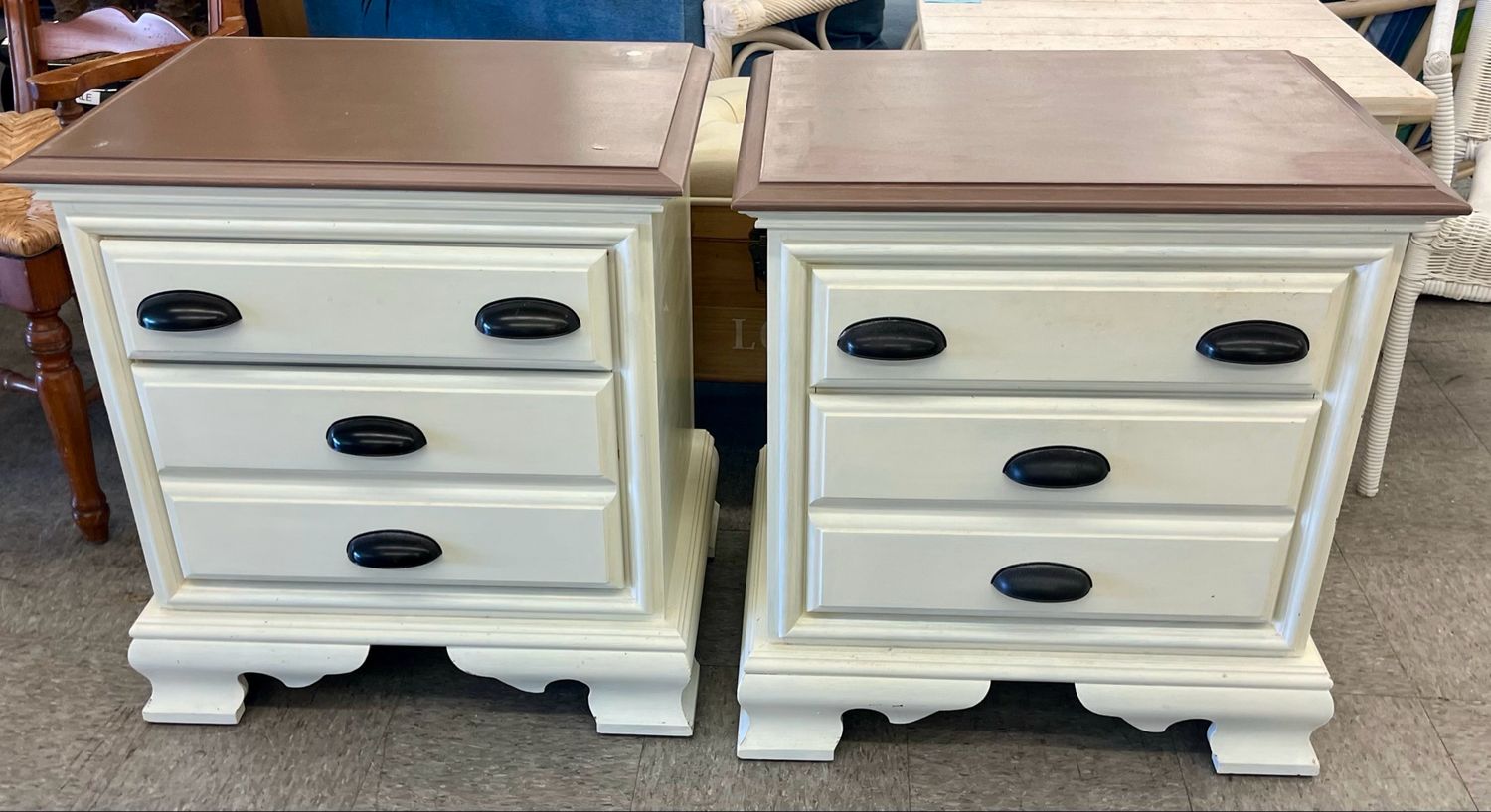 Set of 2 Matching Nightstands Set of 2 Matching Nightstands