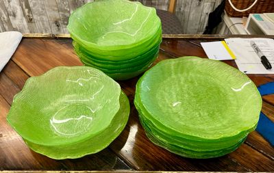 16 PC Textured Dish Set