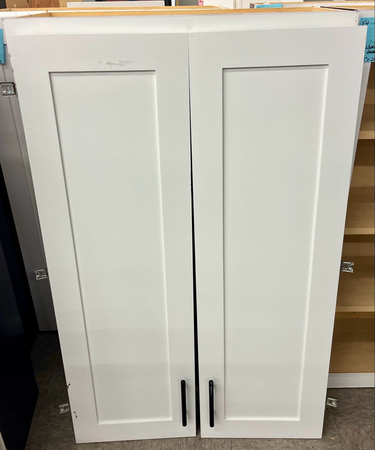 Wellborn Kitchen Cabinet Upper 2 Door 4 Shelf