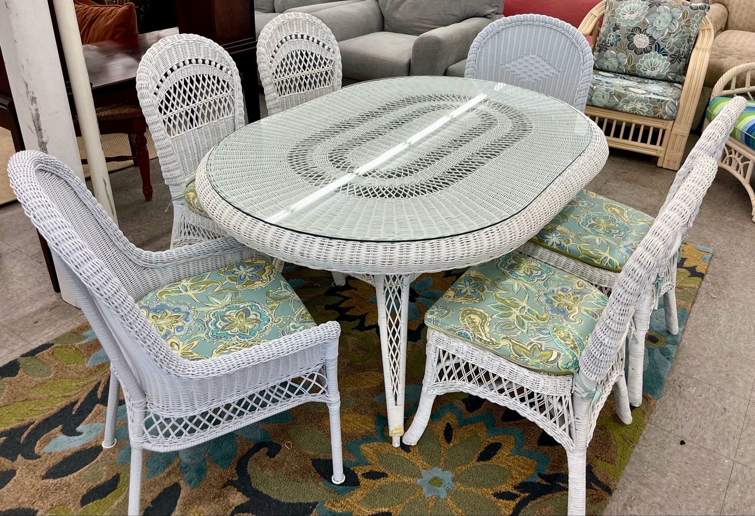 White Wicker Table with 6 Chairs &amp; Glass Top