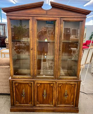 Vintage Neoclassical 1PC China Cabinet