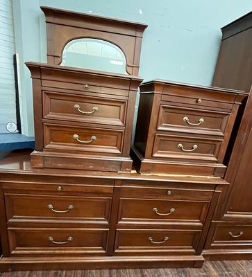 Georgian Court Queen 5 PC BR Set by Ethan Allen