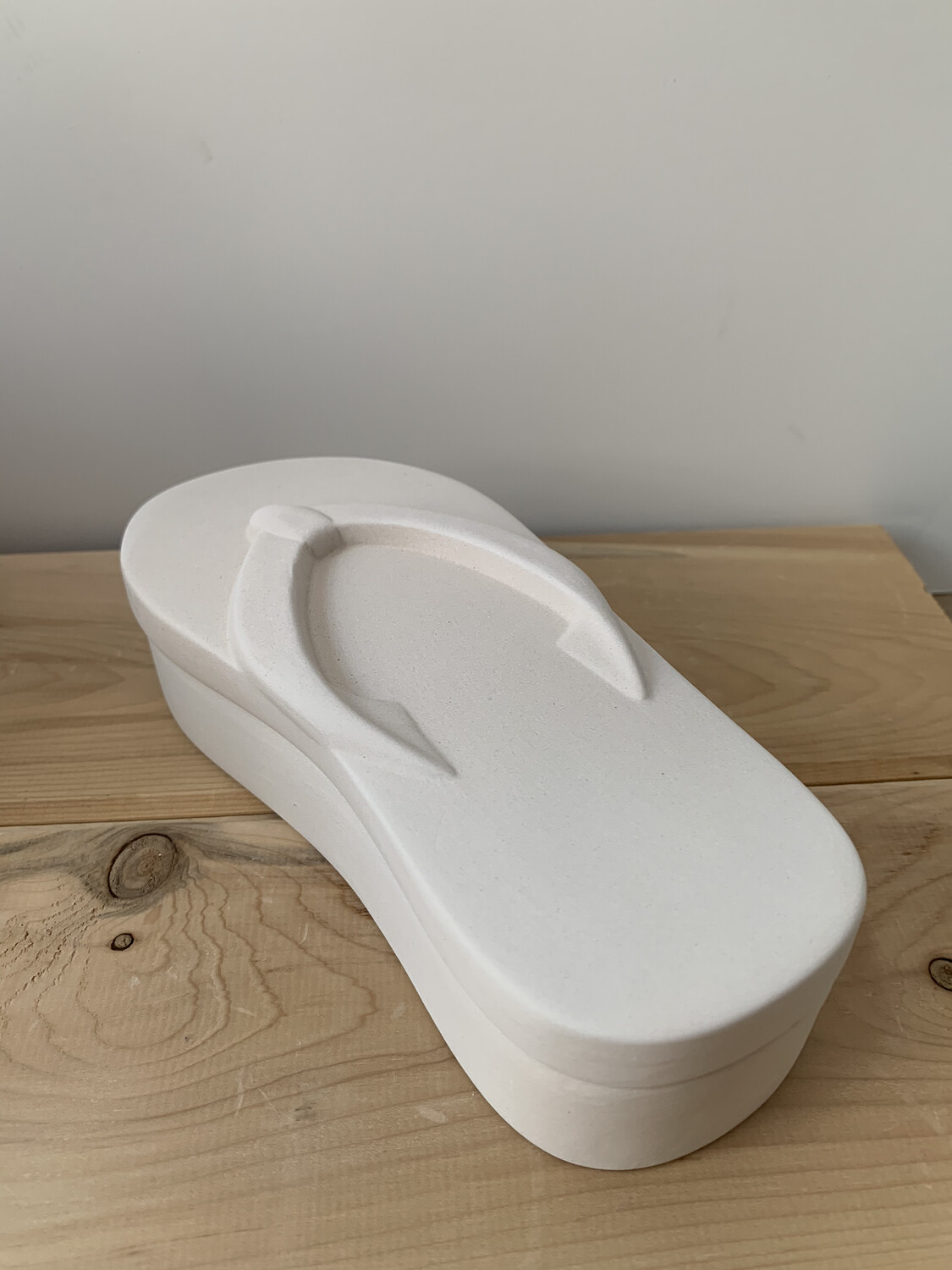 NO FIRE Paint Your Own Pottery Kit -
Ceramic Flip Flop Sandal Box Acrylic Painting Kit