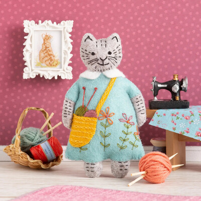 Mrs. Cat Loves Knitting Hand-Sewing Mini Kit