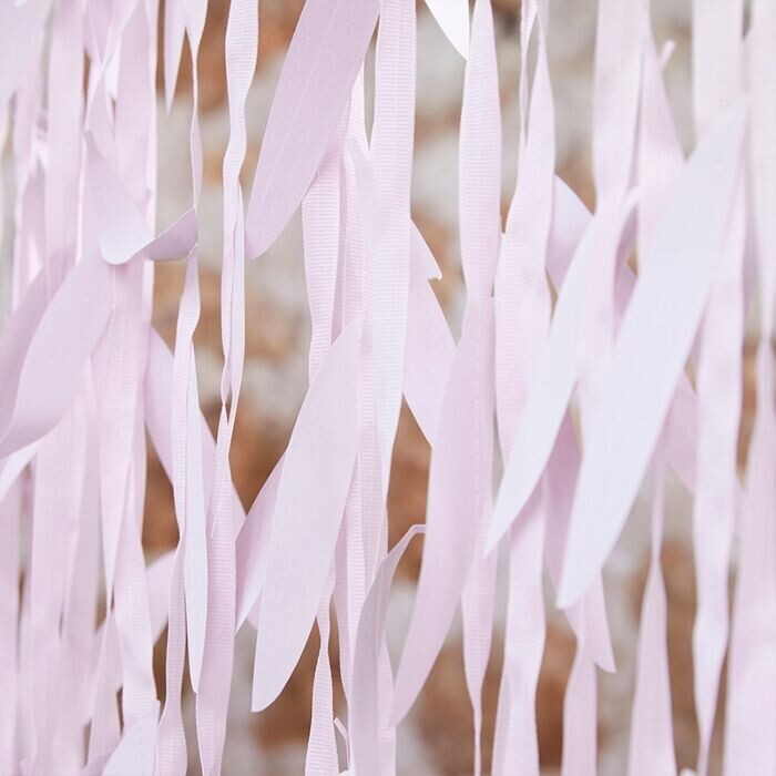 FEUILLES ROSE EN RUBAN 100M POUR FOND