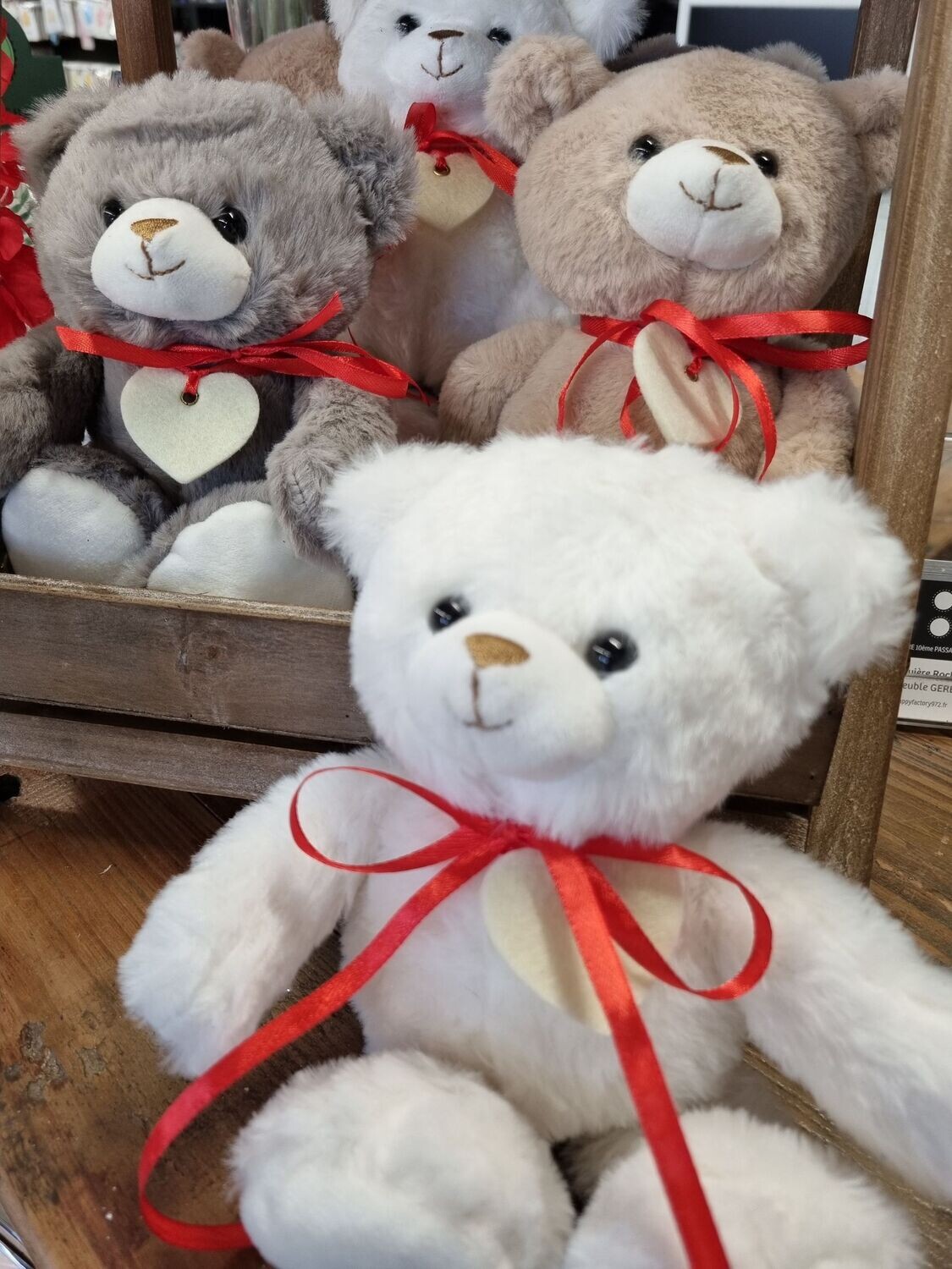 OURS PELUCHE 18CM 3 COULEURS ASSORTIS ET COEUR FEUTRINE RUBAN ROUGE
