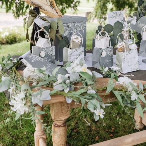 GUIRLANDE PURETE FEUILLAGE ET FLEURS BLANCHES 1.90M