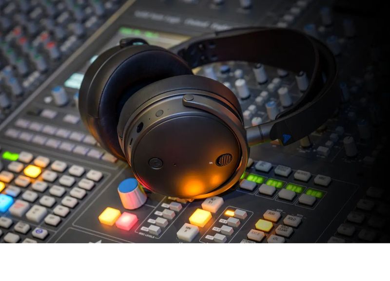 AUDEZE MAXWELL Head Tracking Studio.