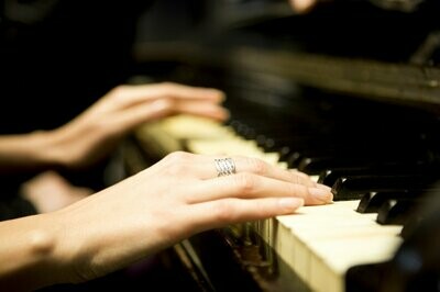 Pianos y teclados