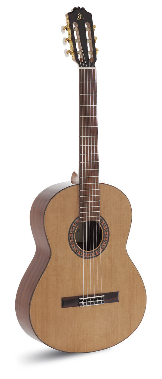 GUITARRA CLASICA ADMIRA A2 ELECTRIFICADA CON FISHMAN SERIE ARTESANIA