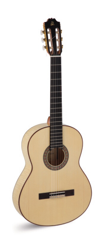 GUITARRA CLASICA ADMIRA F4 ELECTRIFICADA SERIE FLAMENCO ARTESANIA
