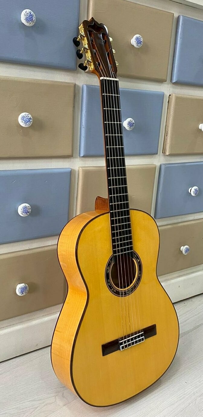 Guitarra artesana hecha a mano, 40