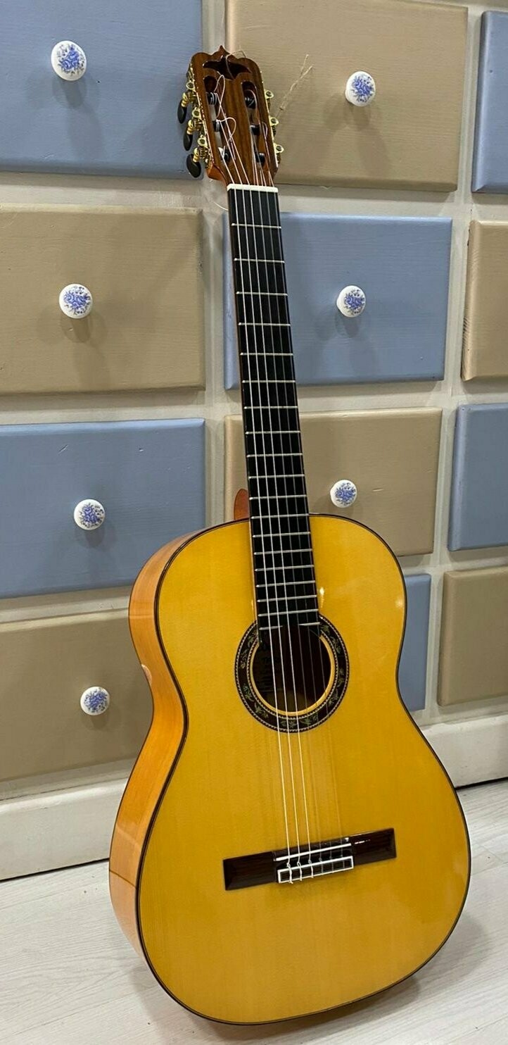 Guitarra Flamenca maciza de ciprés FT70