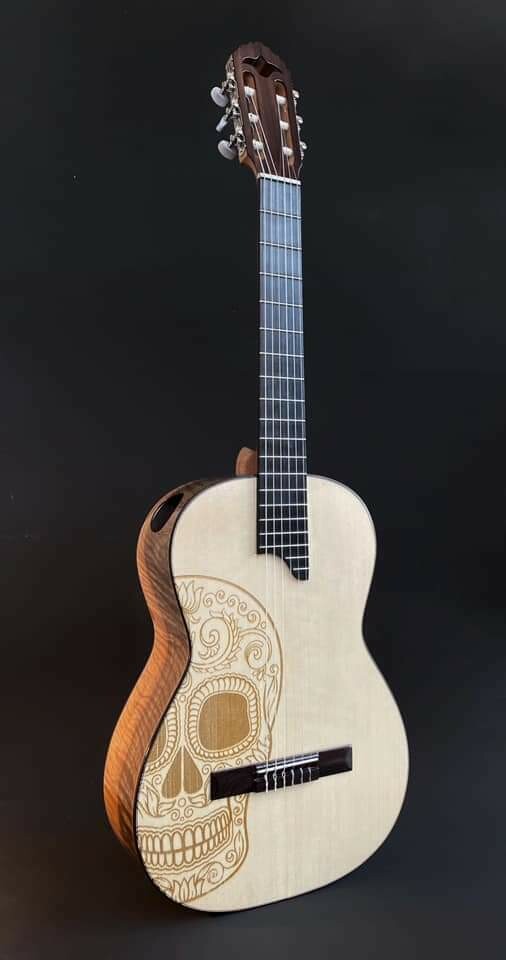 Guitarra artesana hecha a mano, Calavera Mexicana