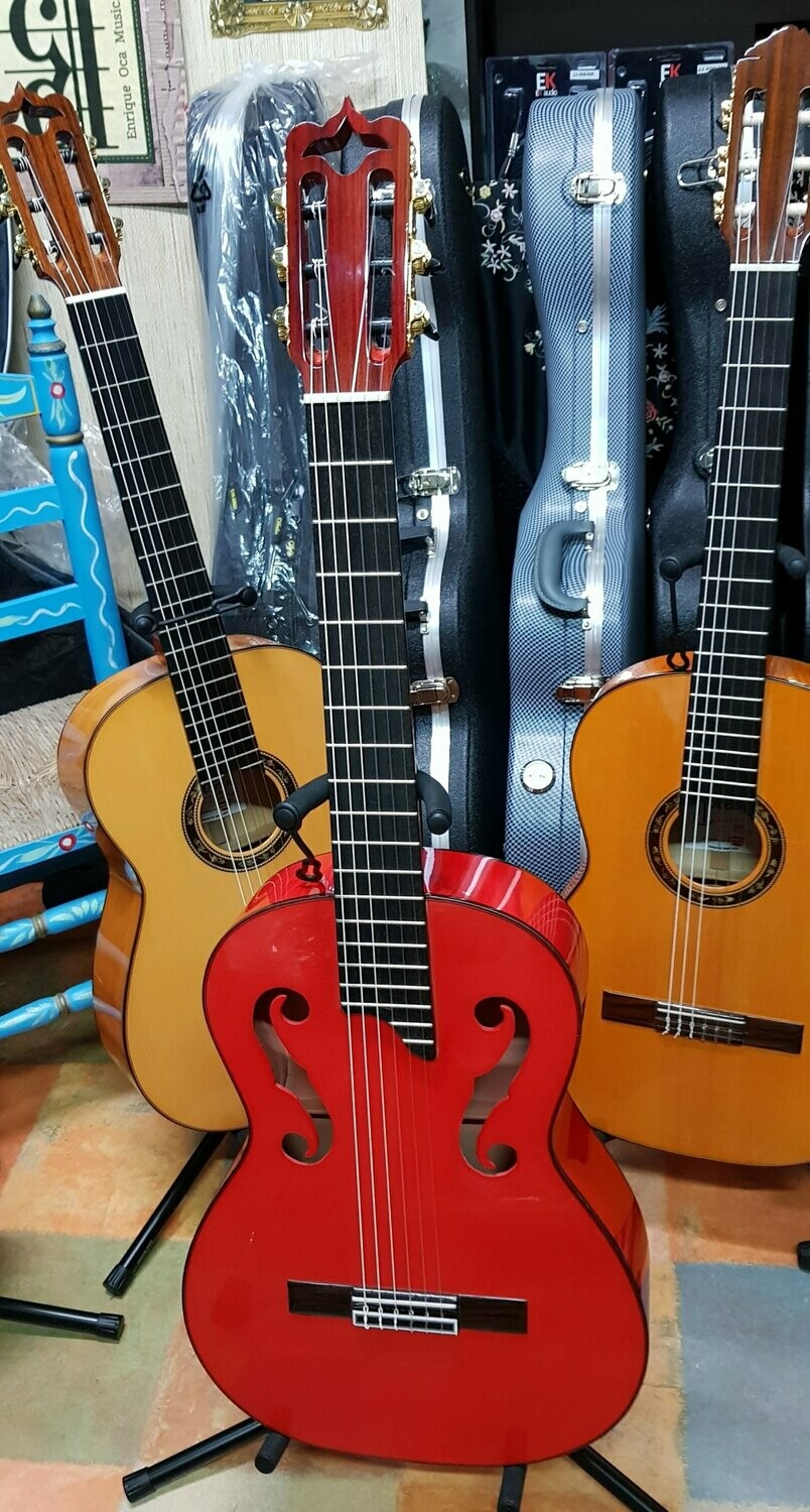 Guitarra artesana hecha a mano, flamenca roja claves
