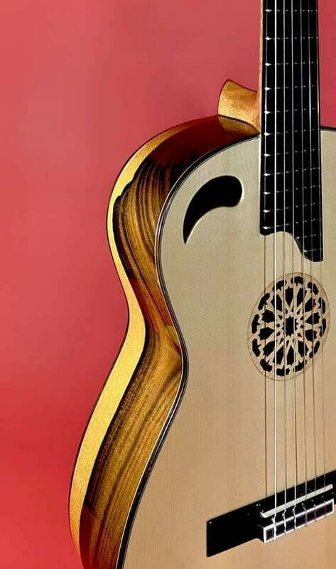 Guitarra artesanal hecha a mano boca de catedral