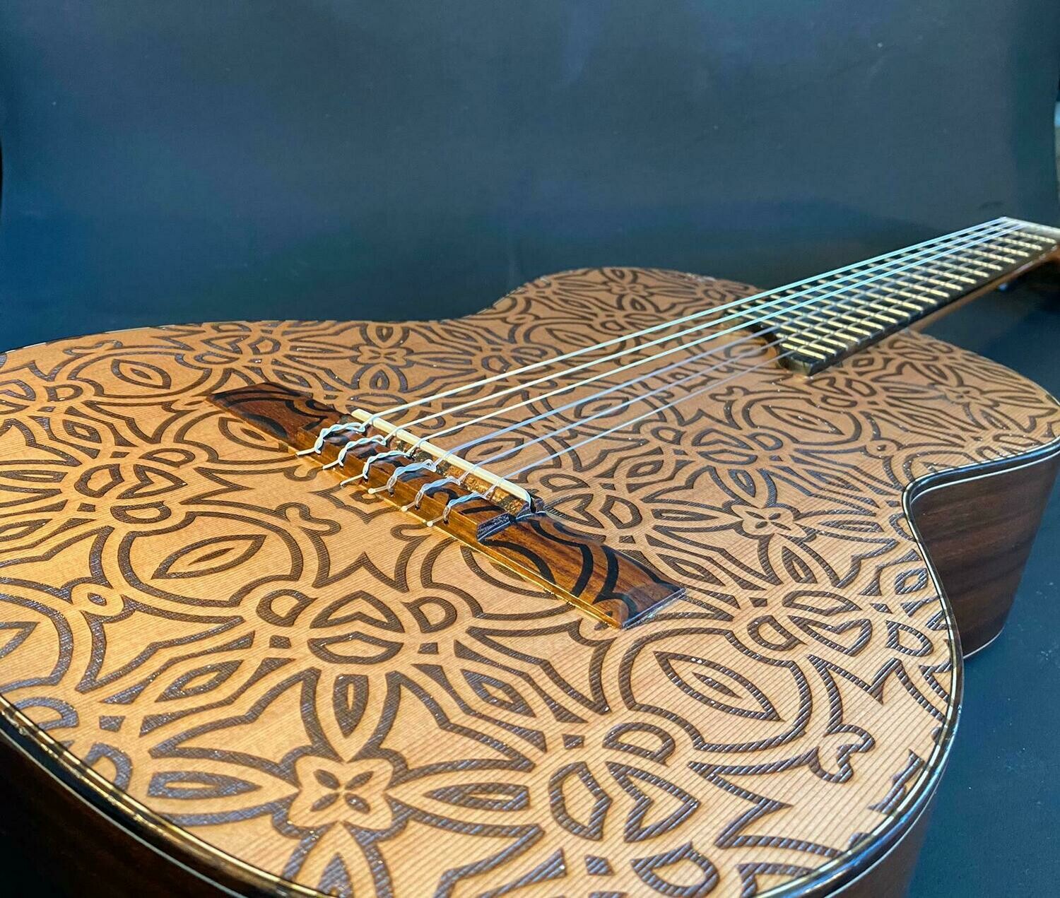 Guitarra artesana hecha a mano cordobesa