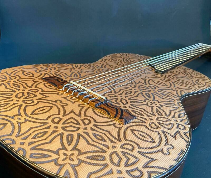 Guitarra artesana hecha a mano cordobesa