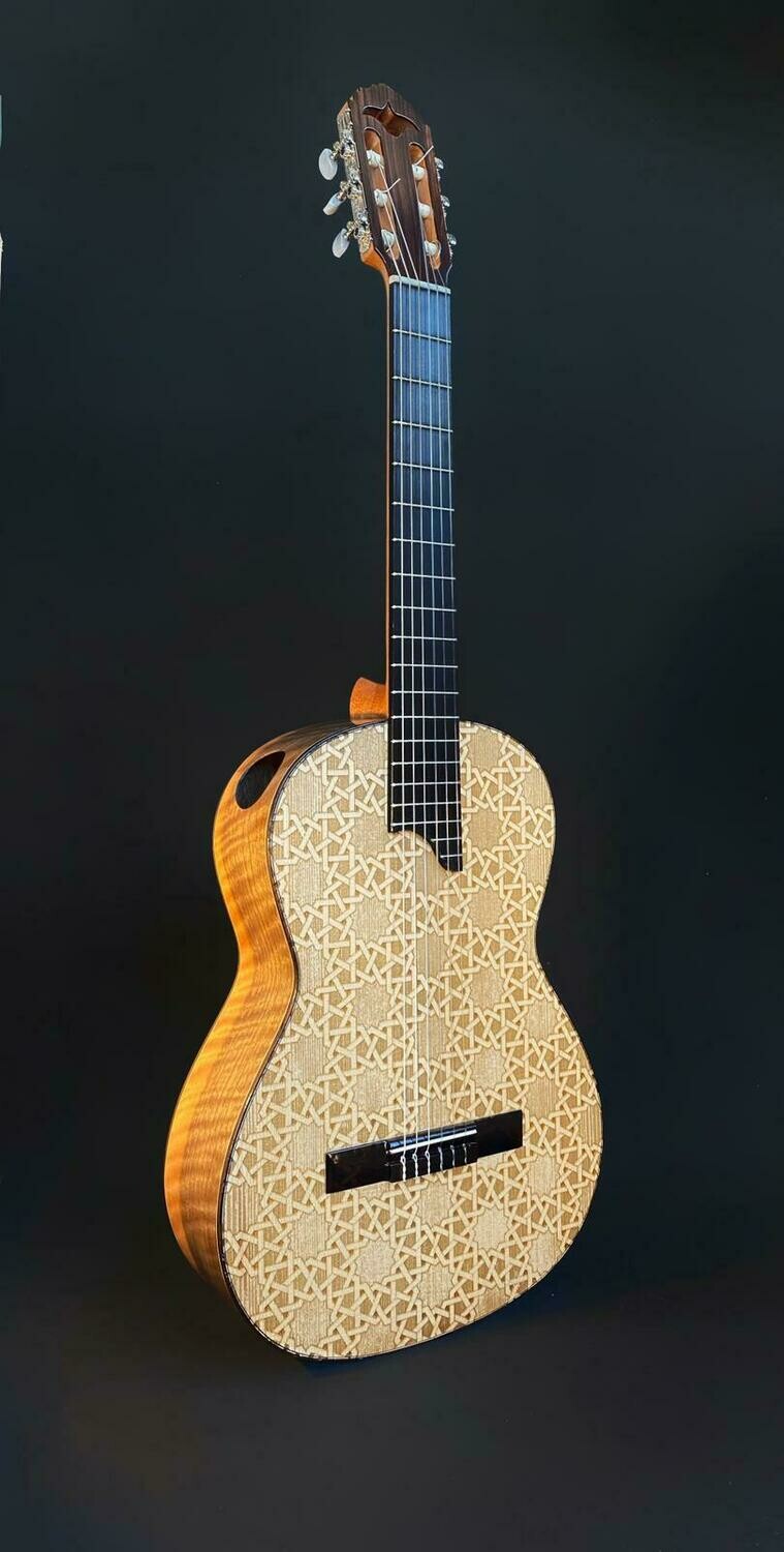 Guitarra artesana hecha a mano, celofía arabe