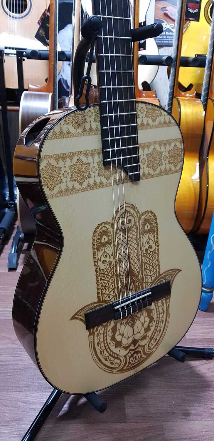 Guitarra Artesana tapa hamsa tatu