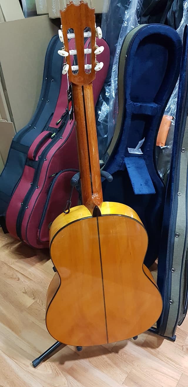 Guitarras Artesanas Antonio de Toledo F17 blanca