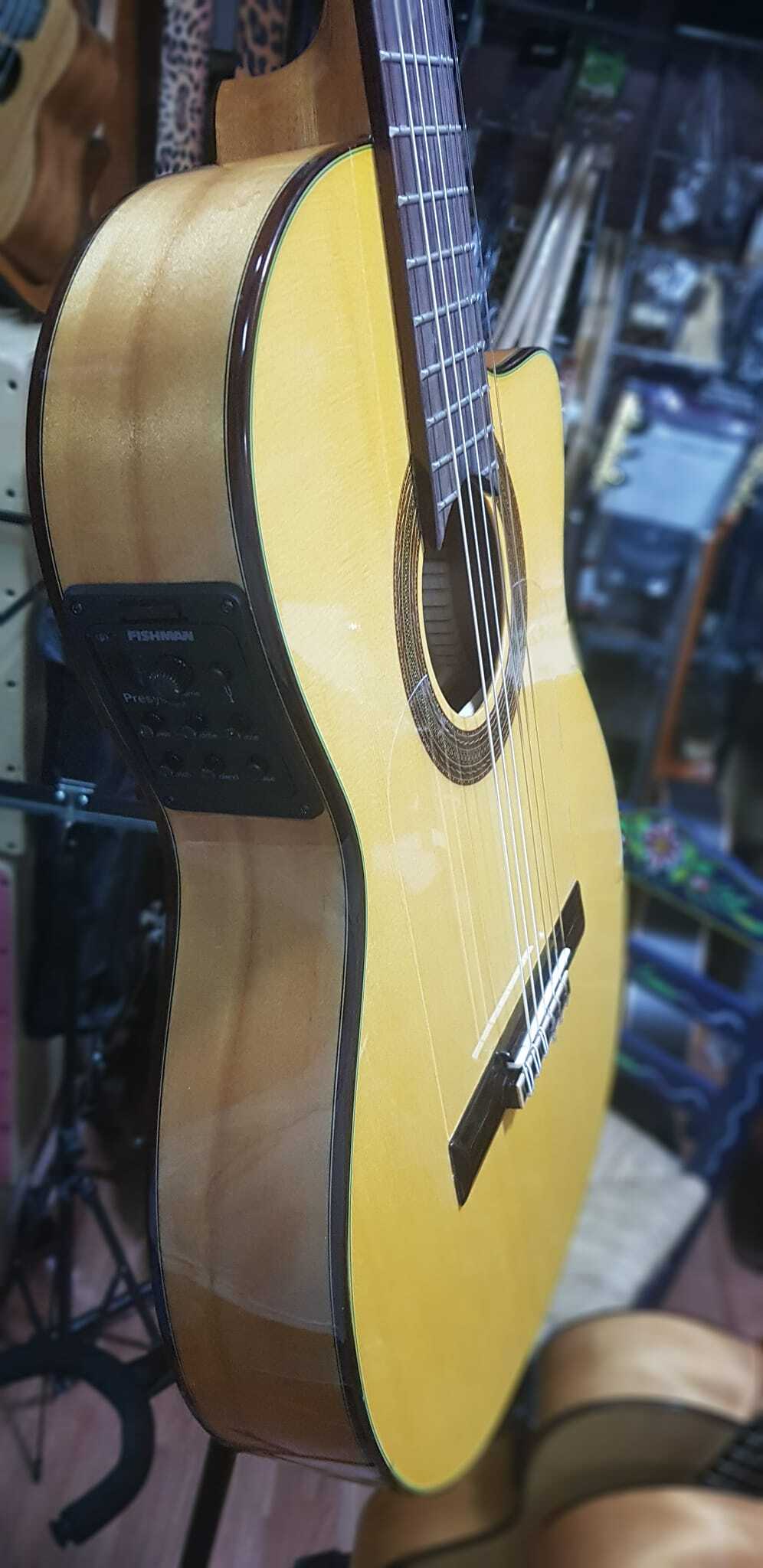 Guitarra Flamenca Blanca Vicente Tatay Tomas edición limitada