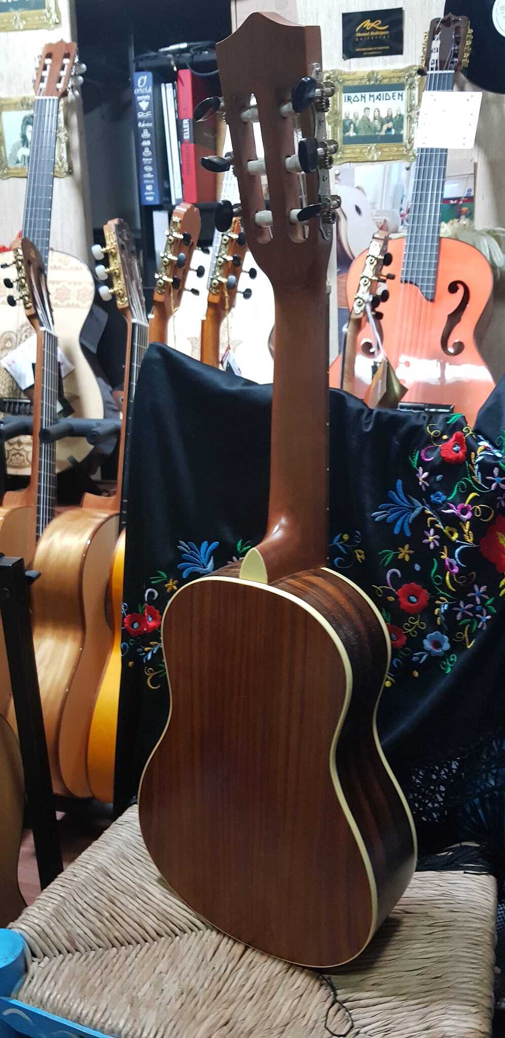 GUITALELE de palosanto Lanai