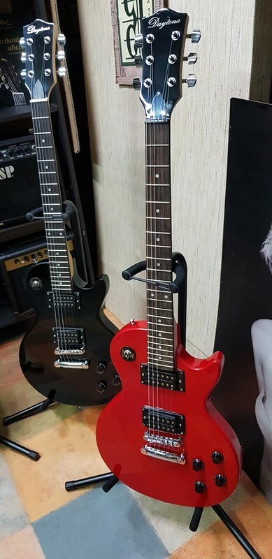 PACK DE GUITARRA ELECTRICA DAYTONA TIPO LES PAUL NEGRO PACK DE GUITARRA ELECTRICA DAYTONA TIPO LES PAUL NEGRO