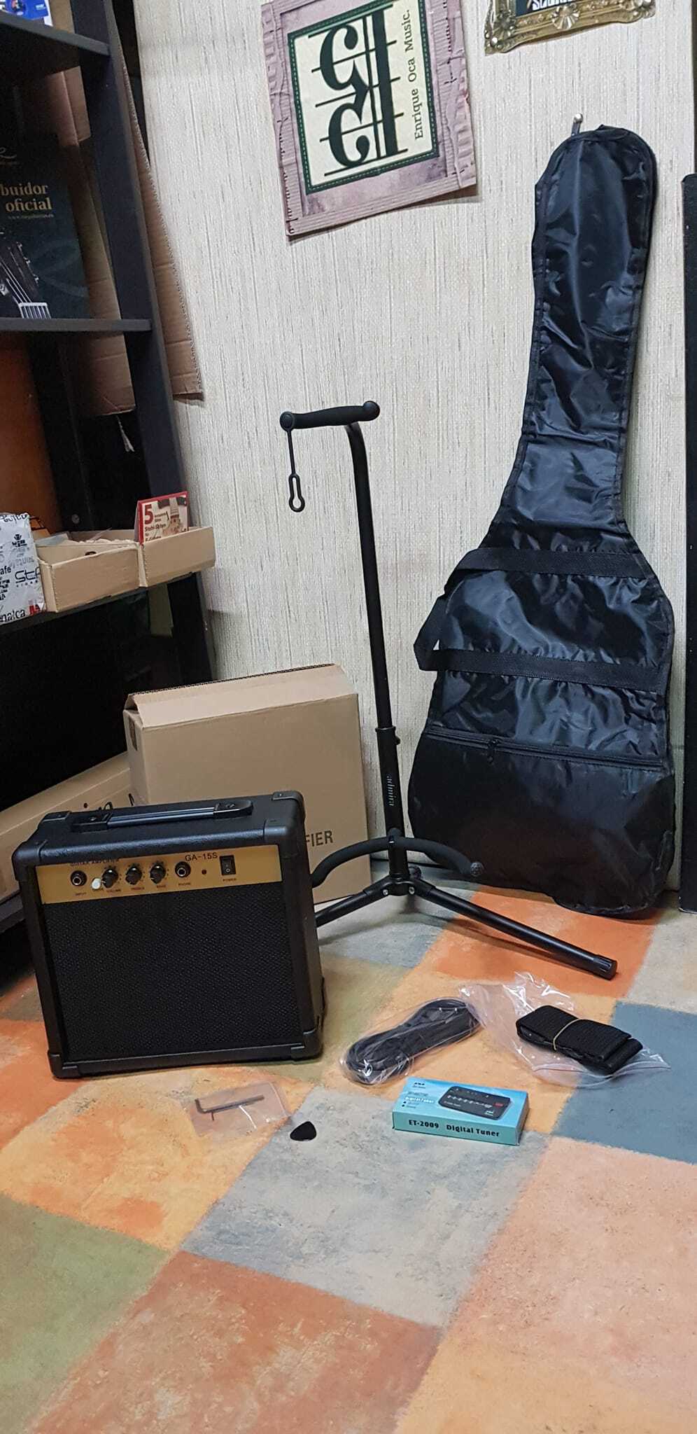 PACK DE GUITARRA ELECTRICA DAYTONA TIPO LES PAUL NEGRO