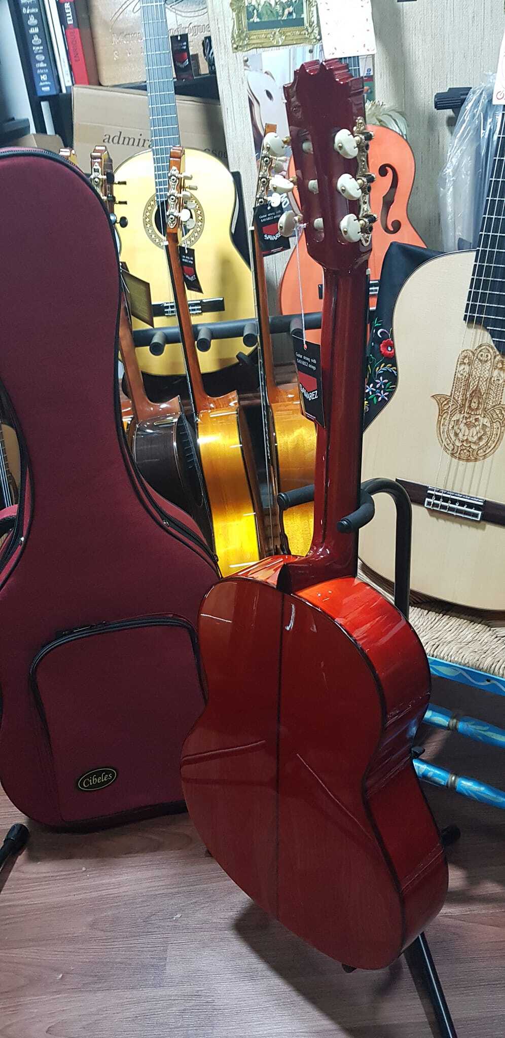 Guitarras Artesanas Antonio de Toledo F17 roja