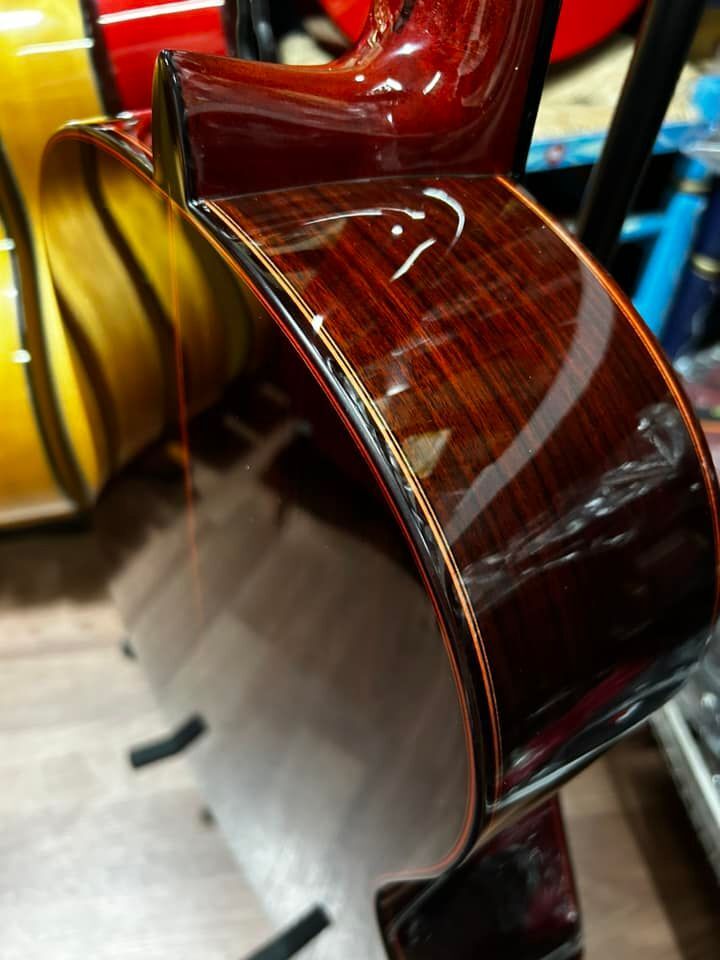 Guitarras Artesanas Antonio de Toledo F17 PALOSANTO roja Fishman