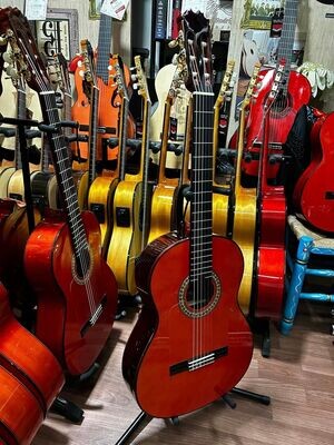 Guitarras Artesanas Antonio de Toledo F17 PALOSANTO roja Fishman con estuche