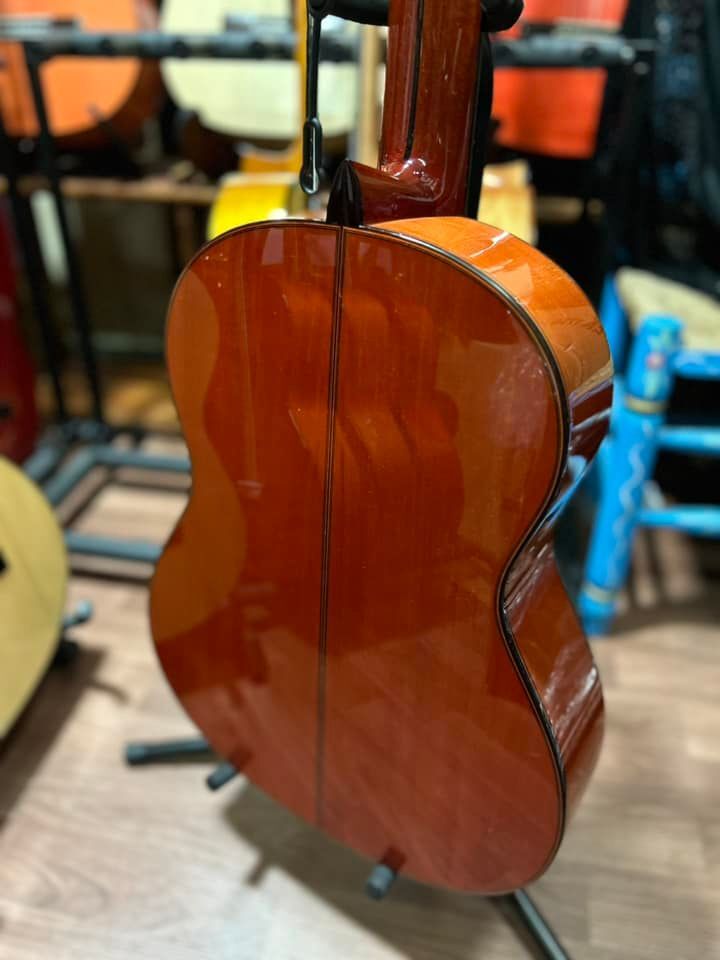 Guitarras Artesanas Antonio de Toledo F17 roja