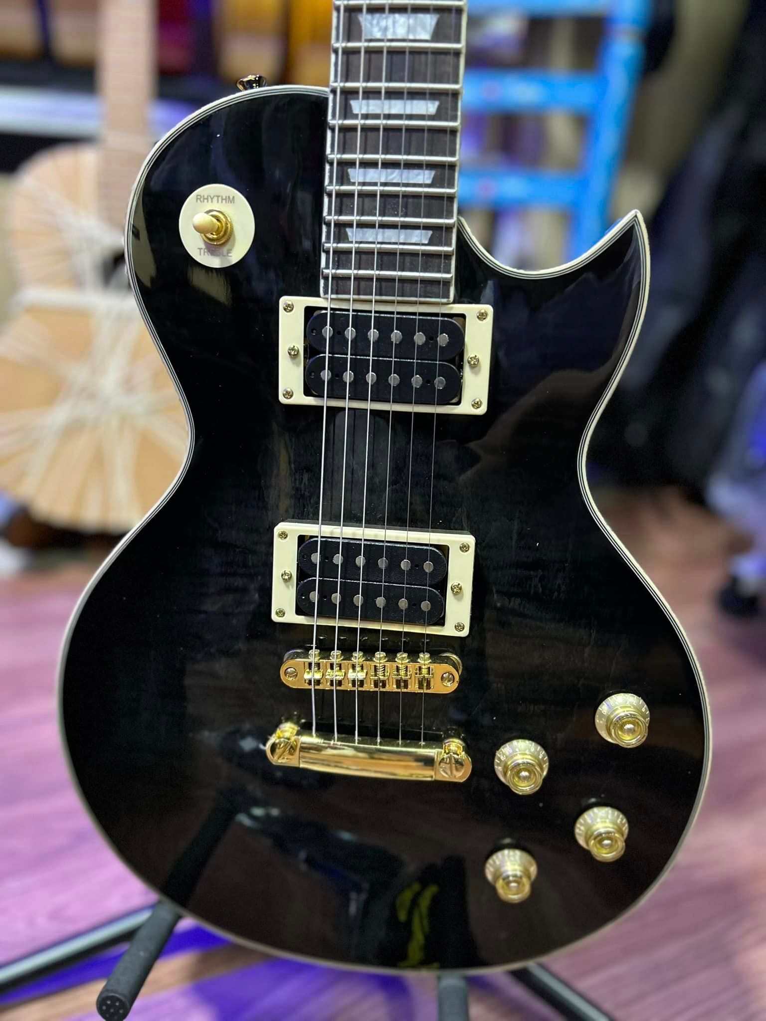 Pack  guitarra electrica tipo les Paul negra