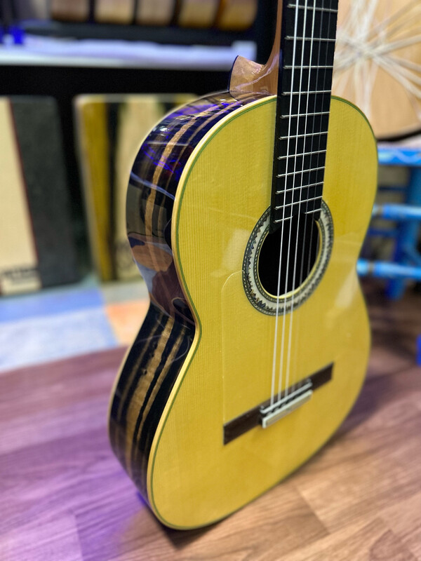 Guitarra artesana maciza flamenca Esteban Eijo Guitarra artesana maciza flamenca Esteban Eijo