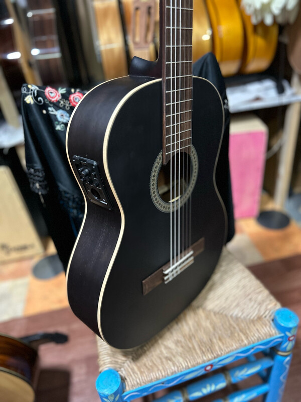 Pack Guitarra Luna electrificada y estuche