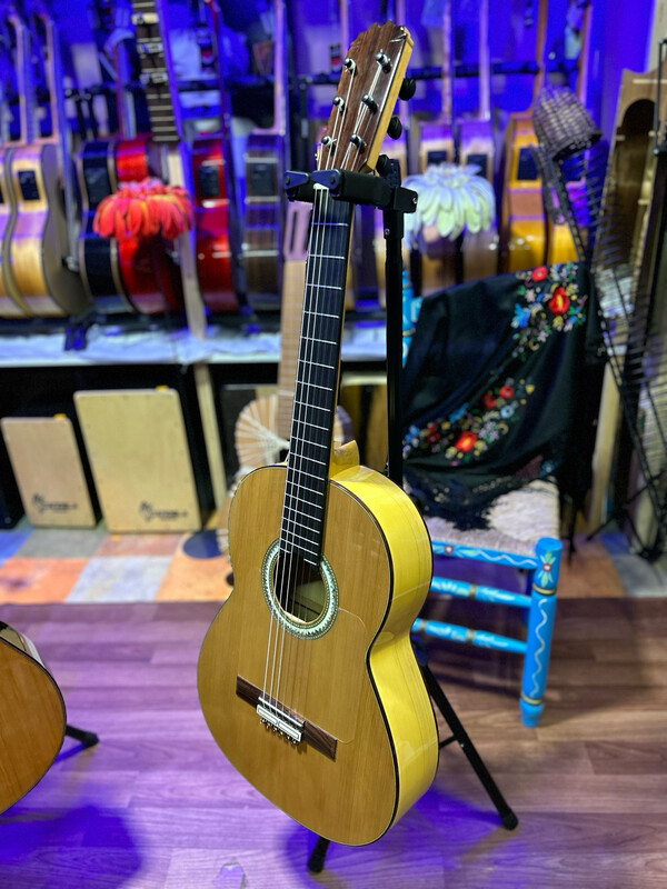 Guitarra artesana Esteban Eijo modelo La Marea palillos