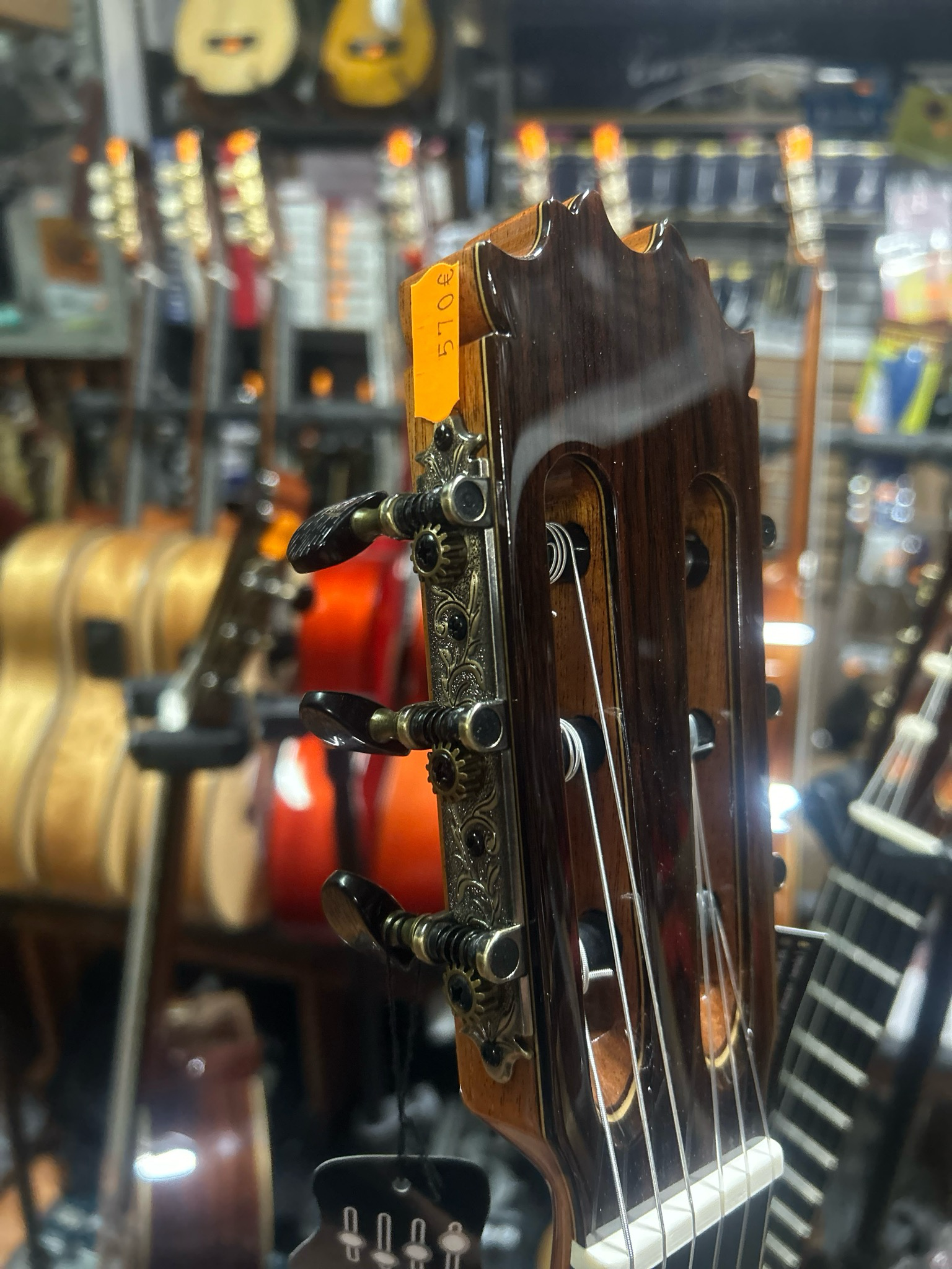 Guitarras Artesanas Antonio de Toledo 17 Santo fishman