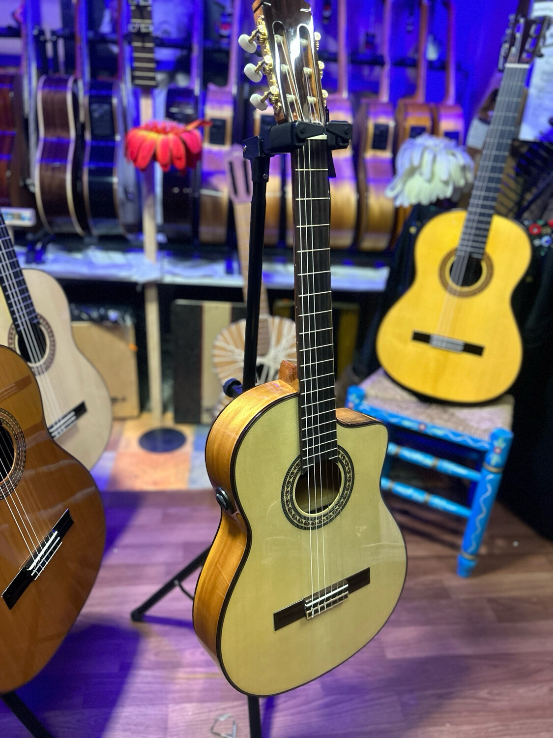Guitarra Antonio de Toledo F17 b Cuteway os1