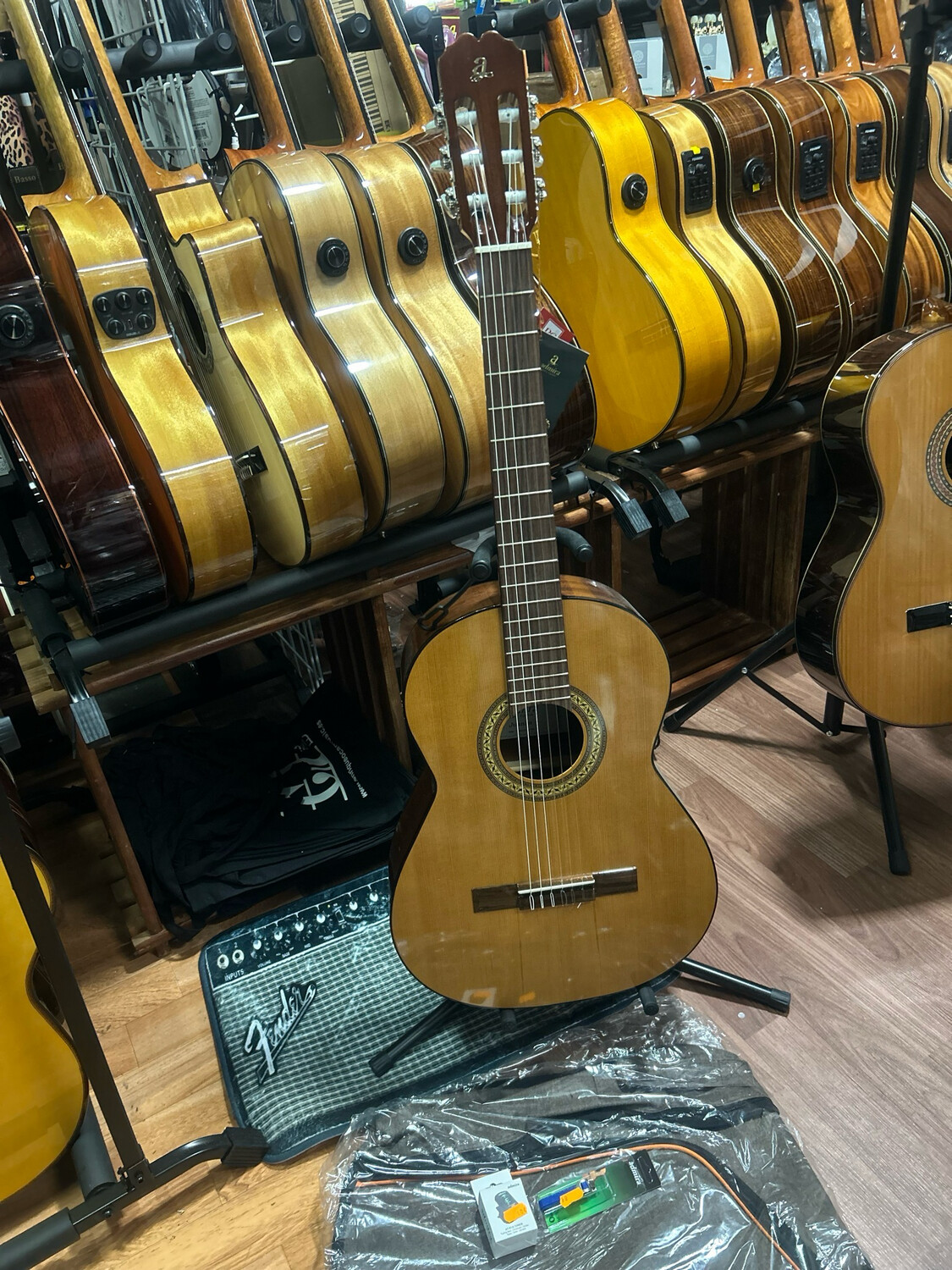 Pack con Guitarra Admira Rosario