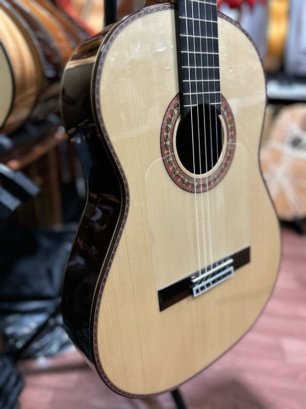 Guitarra maciza Antonio de Toledo flamenca 240 Guitarra maciza Antonio de Toledo flamenca 240