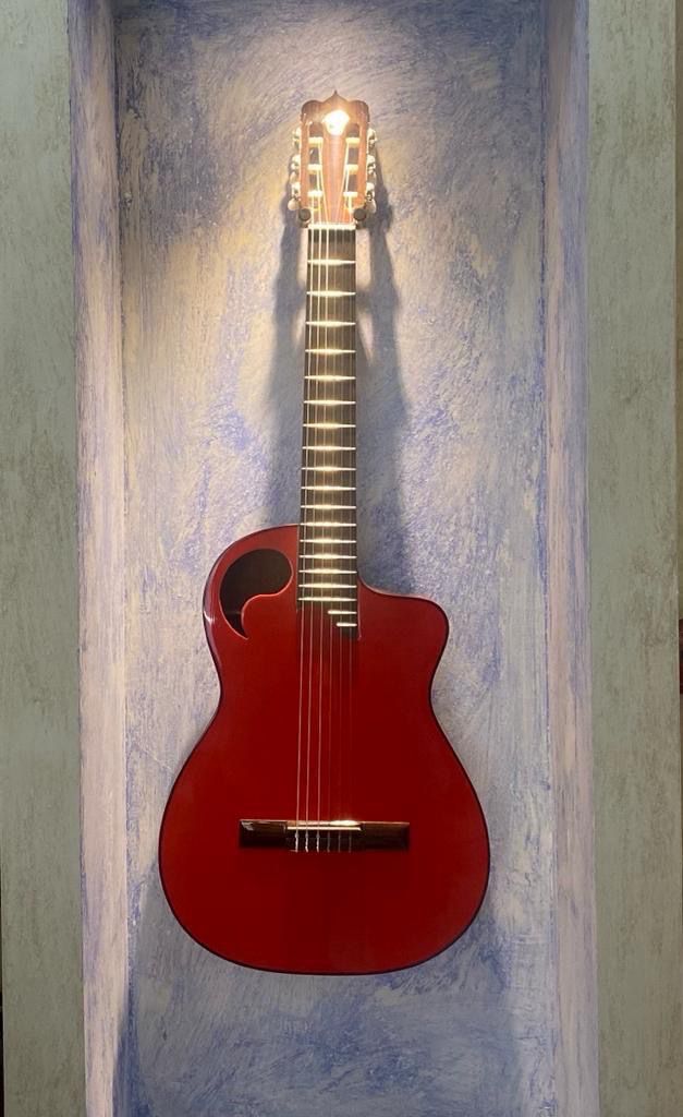 Guitarra artesanal Luna roja