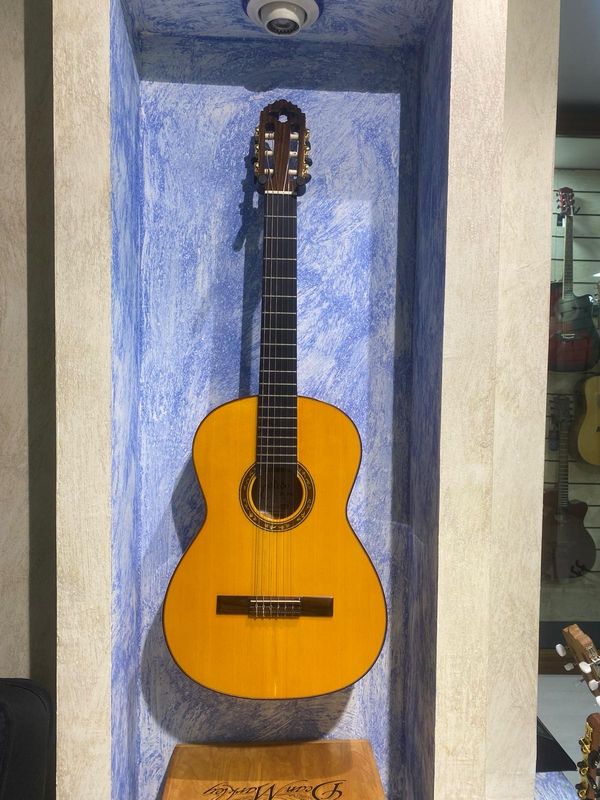 Guitarra artesana ébano blanco Guitarra artesana ébano blanco