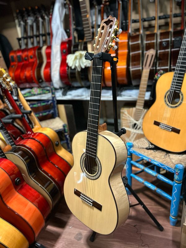 Guitarra artesana hecha a mano, f40