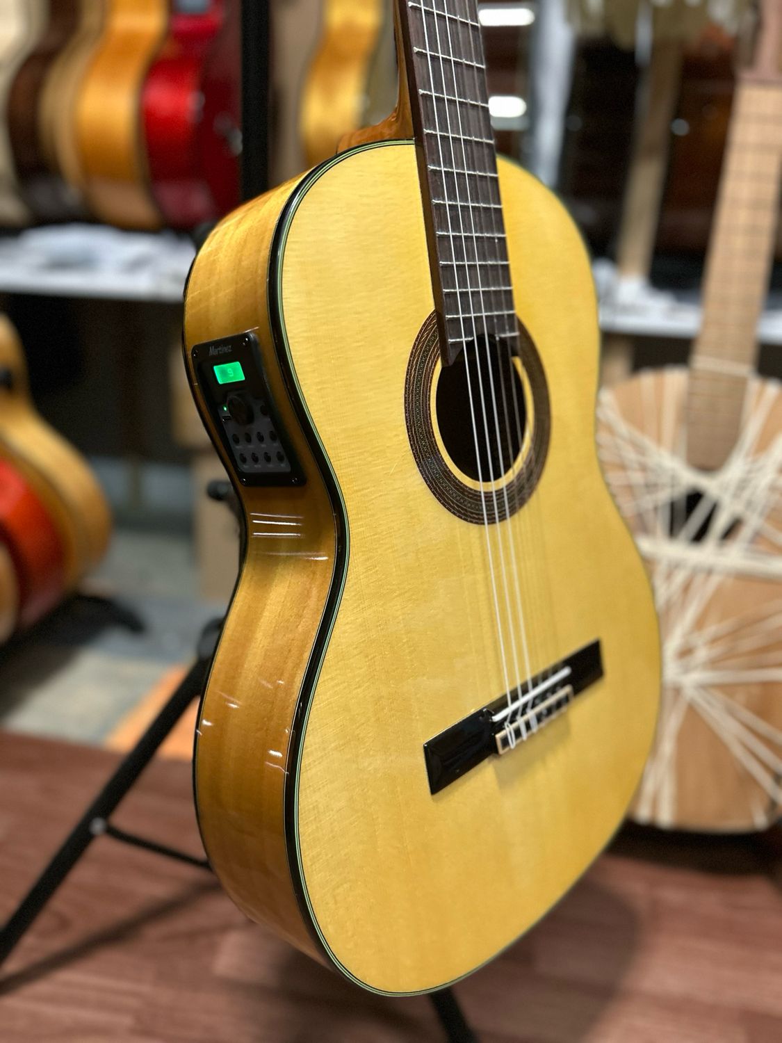 Pack Deluxe Guitarra Flamenca Vicente Tatay con md100