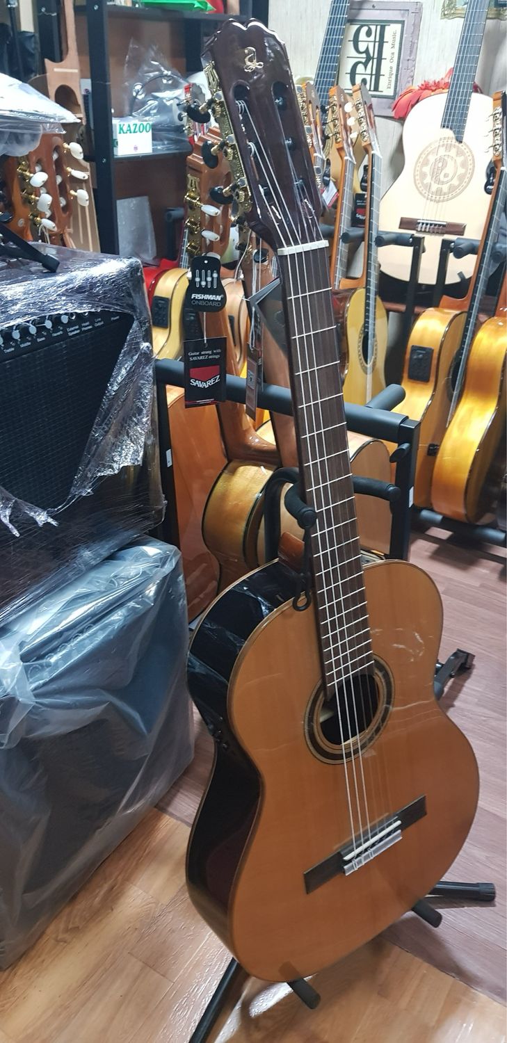 GUITARRA ADMIRA VIRTUOSO ELECTRIFICADA FISHMAN CLASICA III