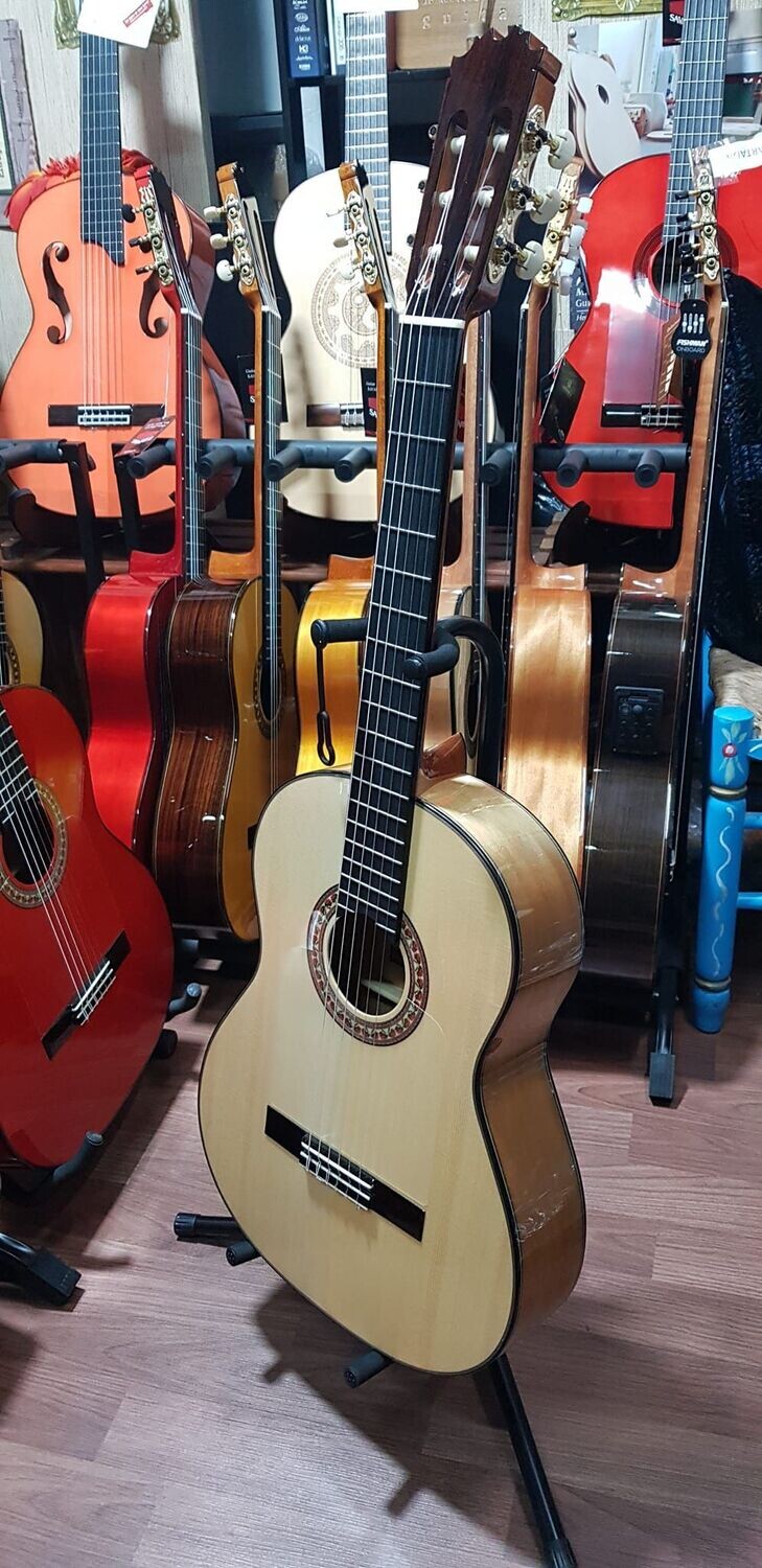 Guitarras Artesanas Antonio de Toledo F17B blanca