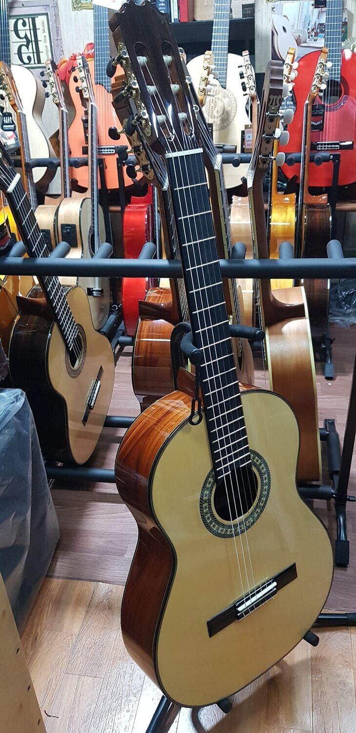 Guitarras Artesanas Antonio de Toledo 18 Santo